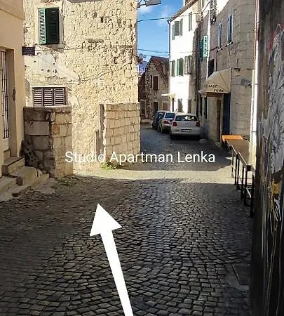 Lenka شقة *